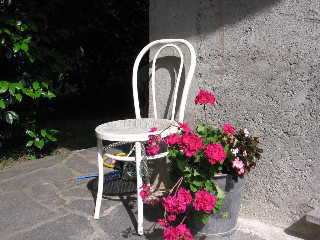 B&B Bosco Fiorito Malgesso ภายนอก รูปภาพ