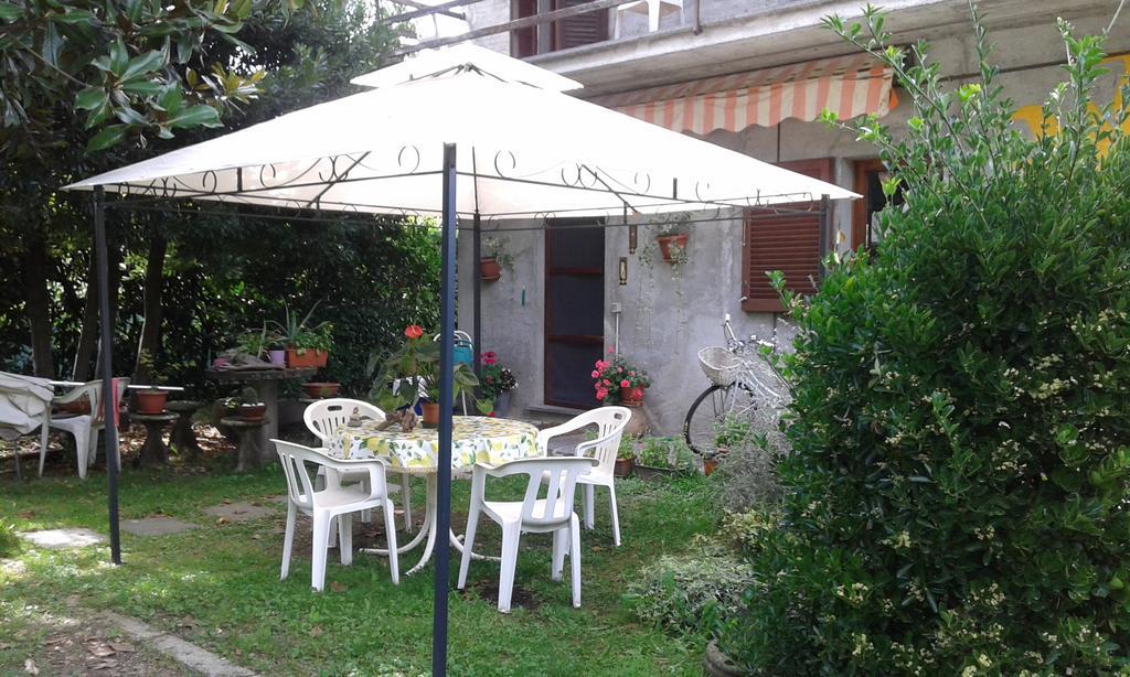 B&B Bosco Fiorito Malgesso ภายนอก รูปภาพ